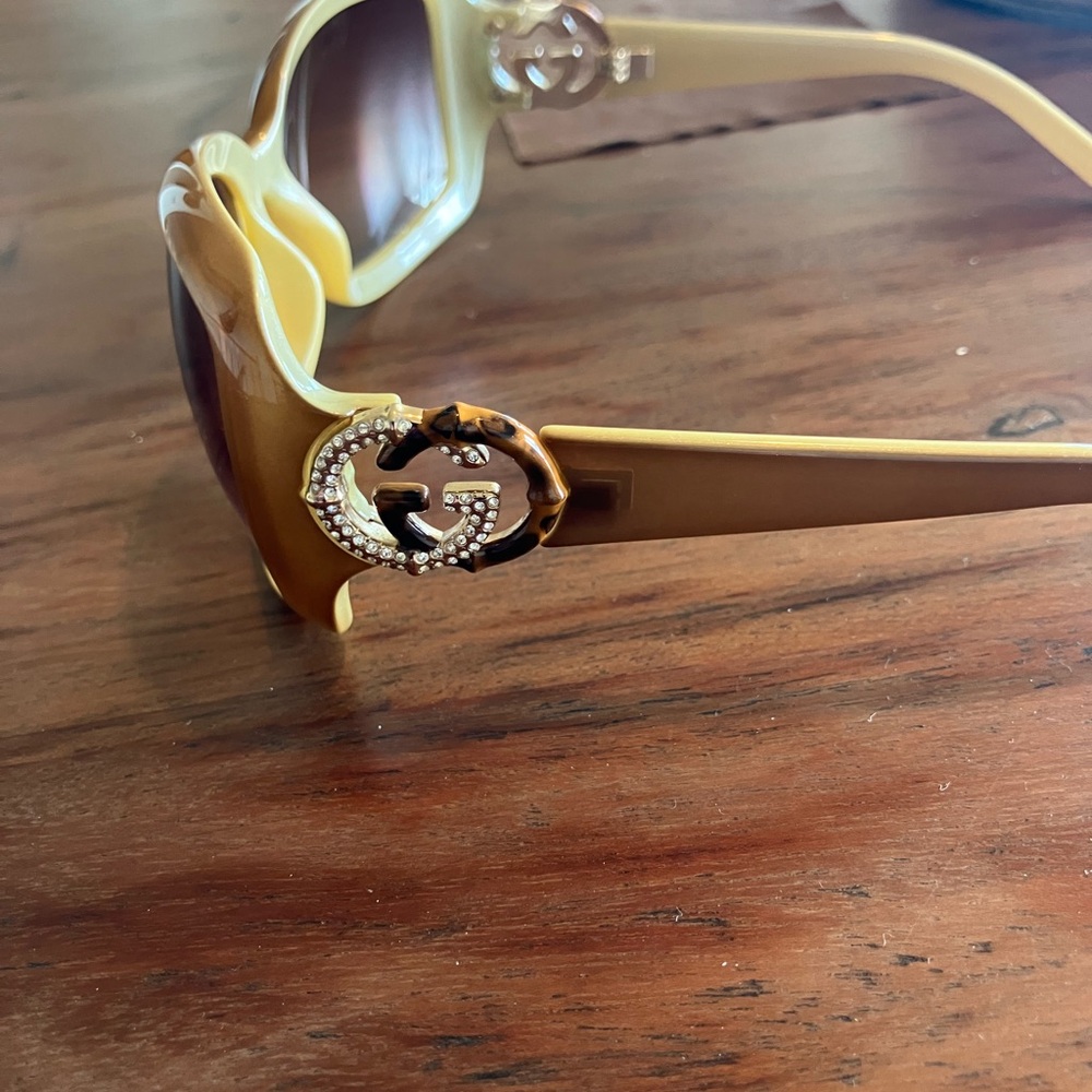 Gucci Women's Brown Gradient Oversized Sunglasses with Gold Trim - Picture 3 of 8